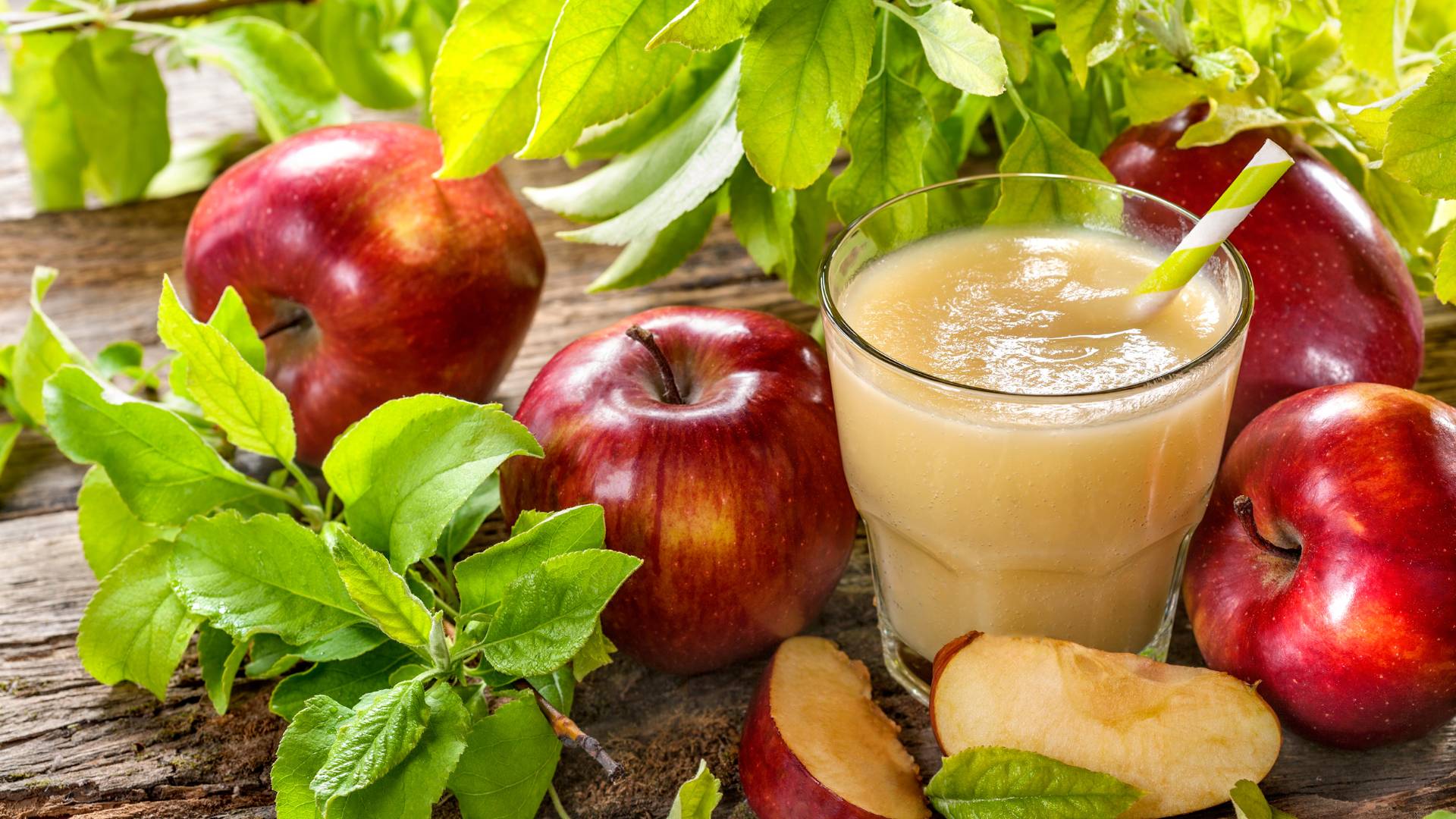 Apple Juice nutrition and health benefits - juicing blog header