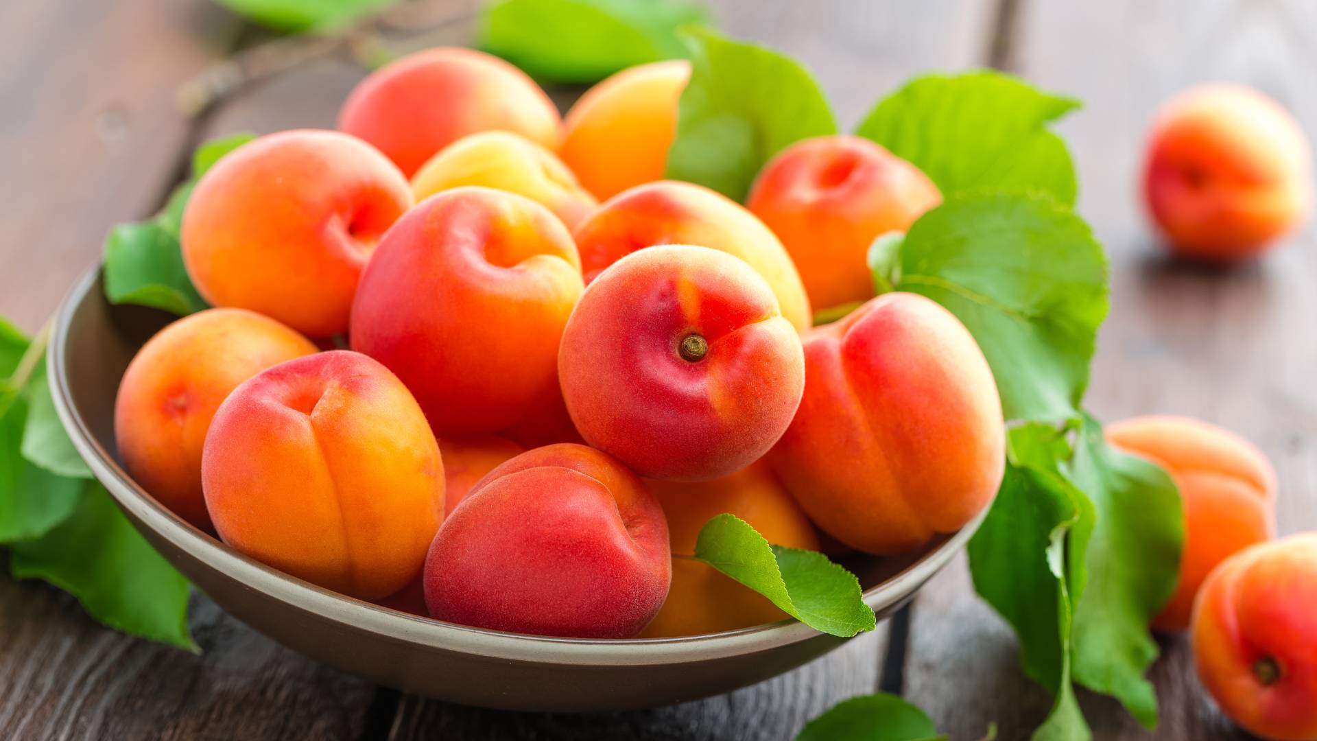 Apricot Juice nutrition and health benefits - juicing blog header