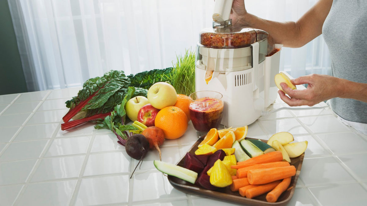 Juicing 101: Cold Press vs Centrifugal Juicers for Home Use
